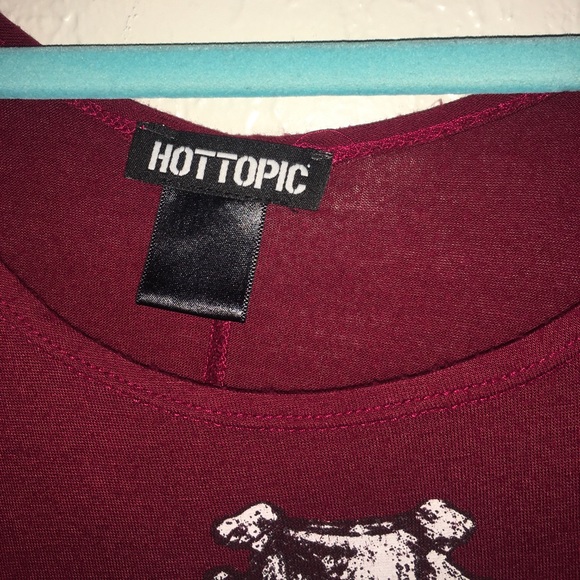 HOT TOPIC - Picture 2 of 6